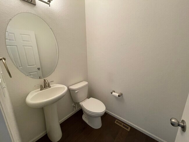 Foto del edificio - 8659 Tranquil Knoll Ln