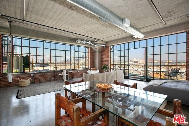 Foto del edificio - 691 Mill St