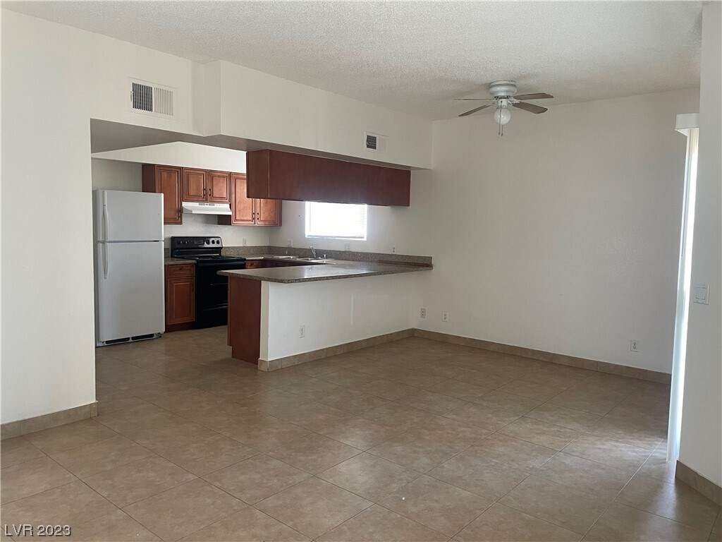 Foto principal - 5675 E Lake Mead Blvd