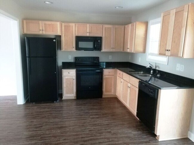 Building Photo - Newer townhouse in Granite Quarry location!!