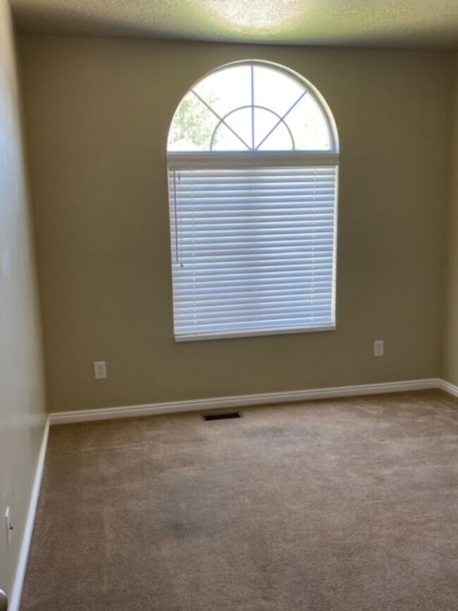 Foto del edificio - Cozy 4 bed 2 bath home in cul-de-sac