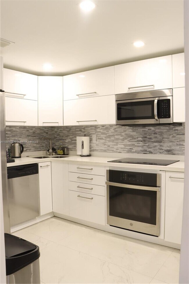 Foto del edificio - 5415 Collins Ave
