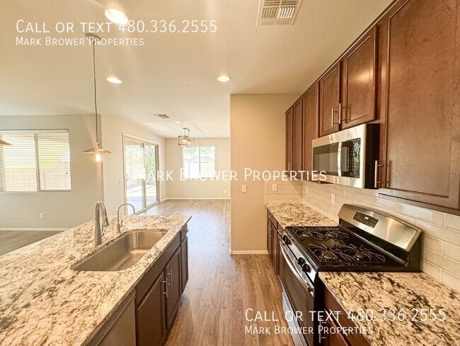 Building Photo - 4594 Kirkland Ave