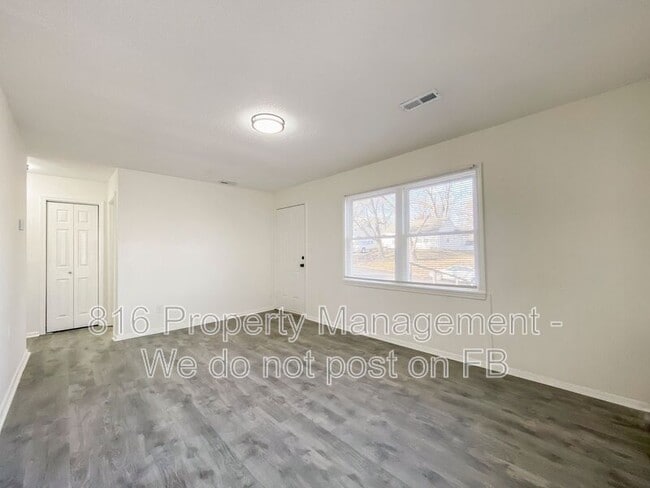 Building Photo - 2917 S 51st Terrace