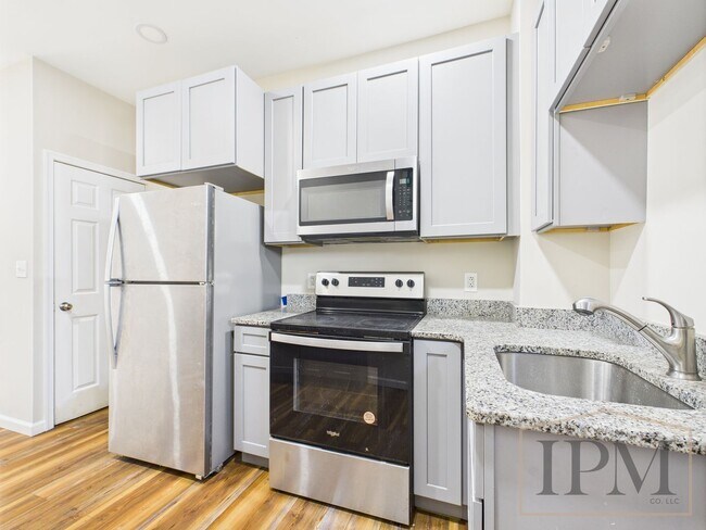 Foto del edificio - Available Now - Charming 3 Bedroom, 2 Bath...