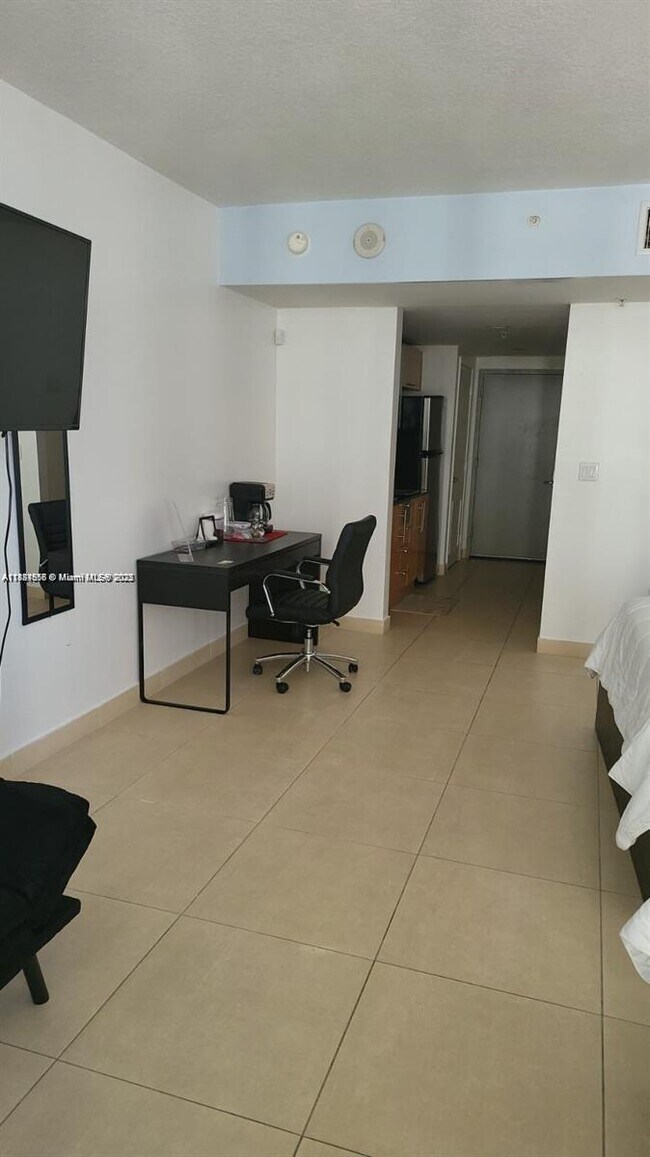 Foto del edificio - 1750 N Bayshore Dr