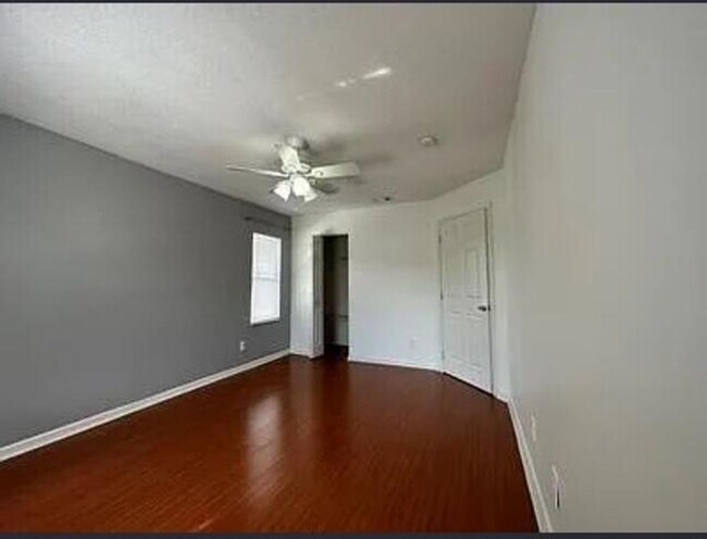 Foto del edificio - 140 Baldwin Blvd