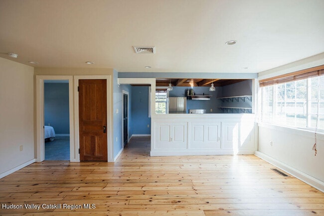 Building Photo - 879 US-9
