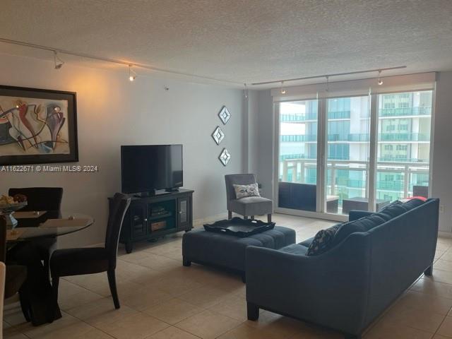 Foto del edificio - 6917 Collins Ave