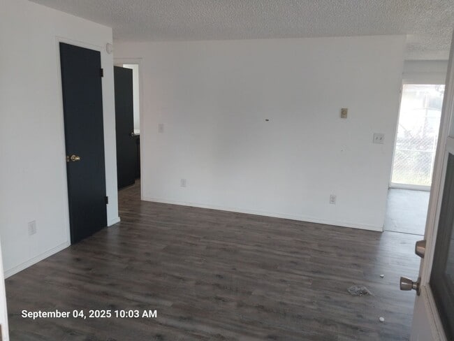 Building Photo - 1011 SE Locust St