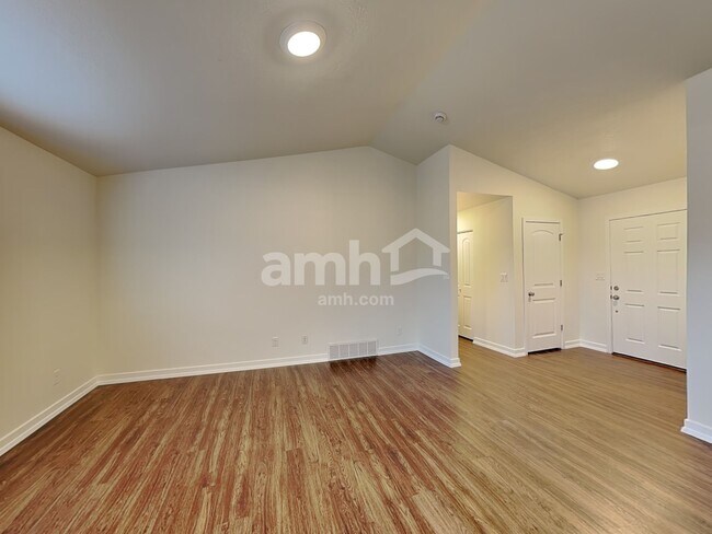 Building Photo - 4103 Dakota Dr