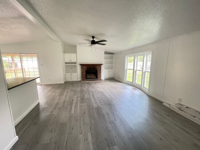 Foto del edificio - 1371 Reed Rd