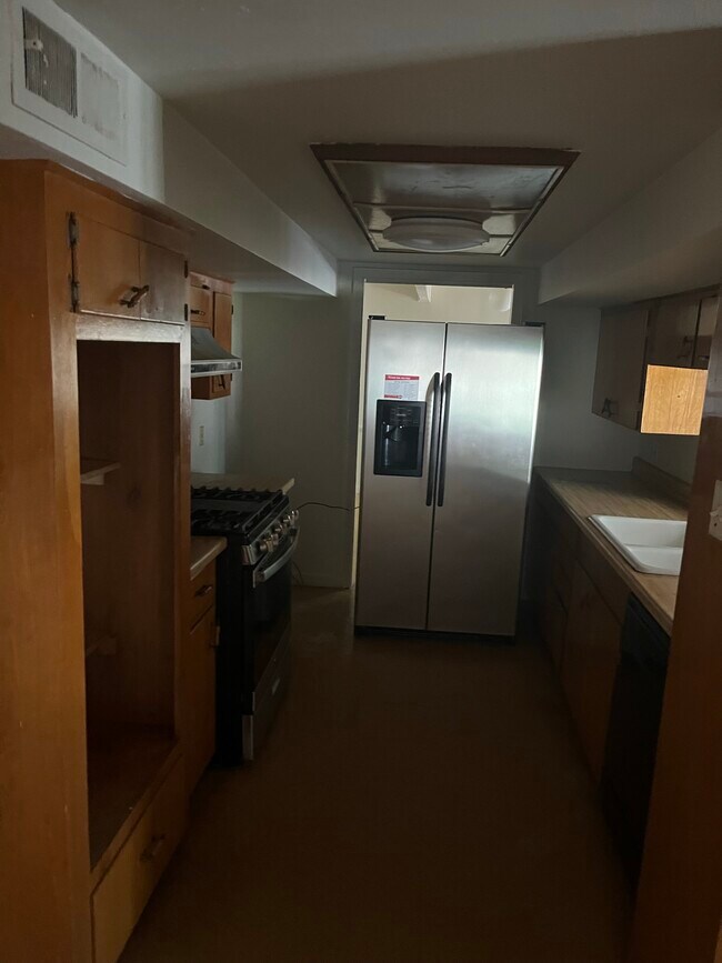 Kitchen - 242 Hollyvale Dr