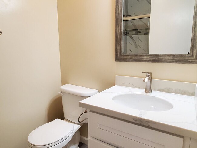 Foto del edificio - 156 Lonetree Ct