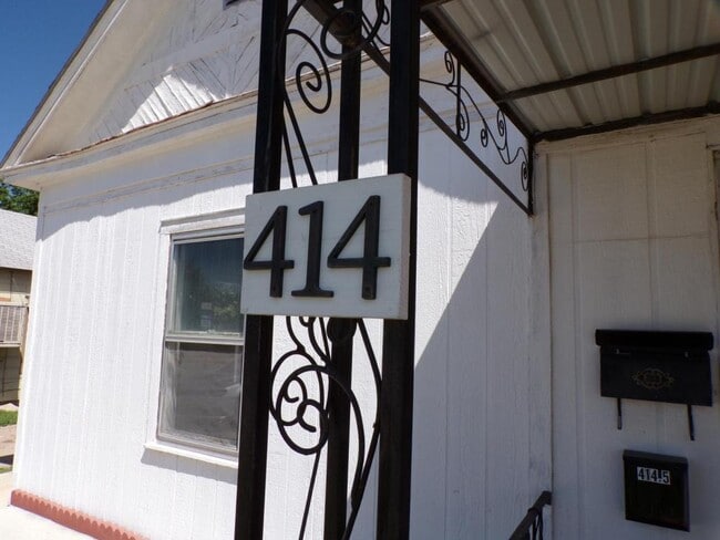Foto del edificio - 414 W Main St