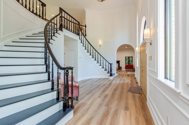 Building Photo - 145 Edgewater Dr