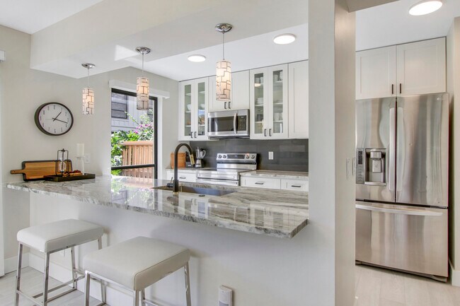 Foto del edificio - 512 Brackenwood Pl