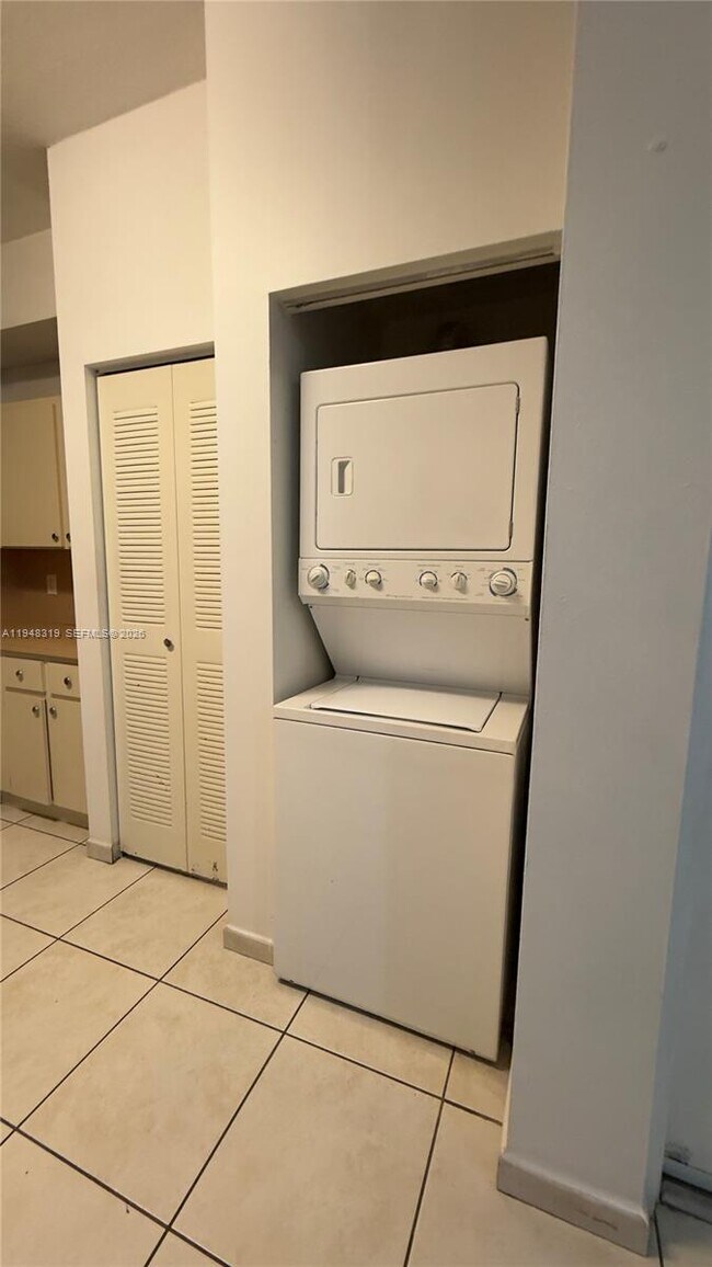 Building Photo - 7290 NW 114th Ave