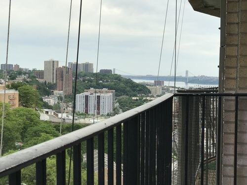 Foto del edificio - 8200 Boulevard E