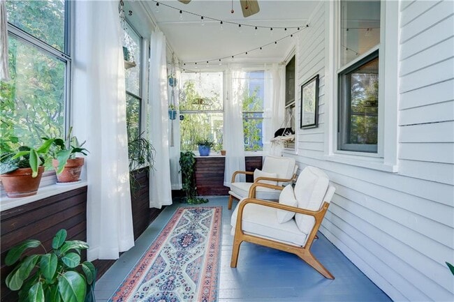 Building Photo - 284 Benton St