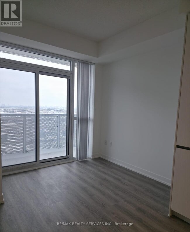 Photo du bâtiment - 8 Interchange Wy