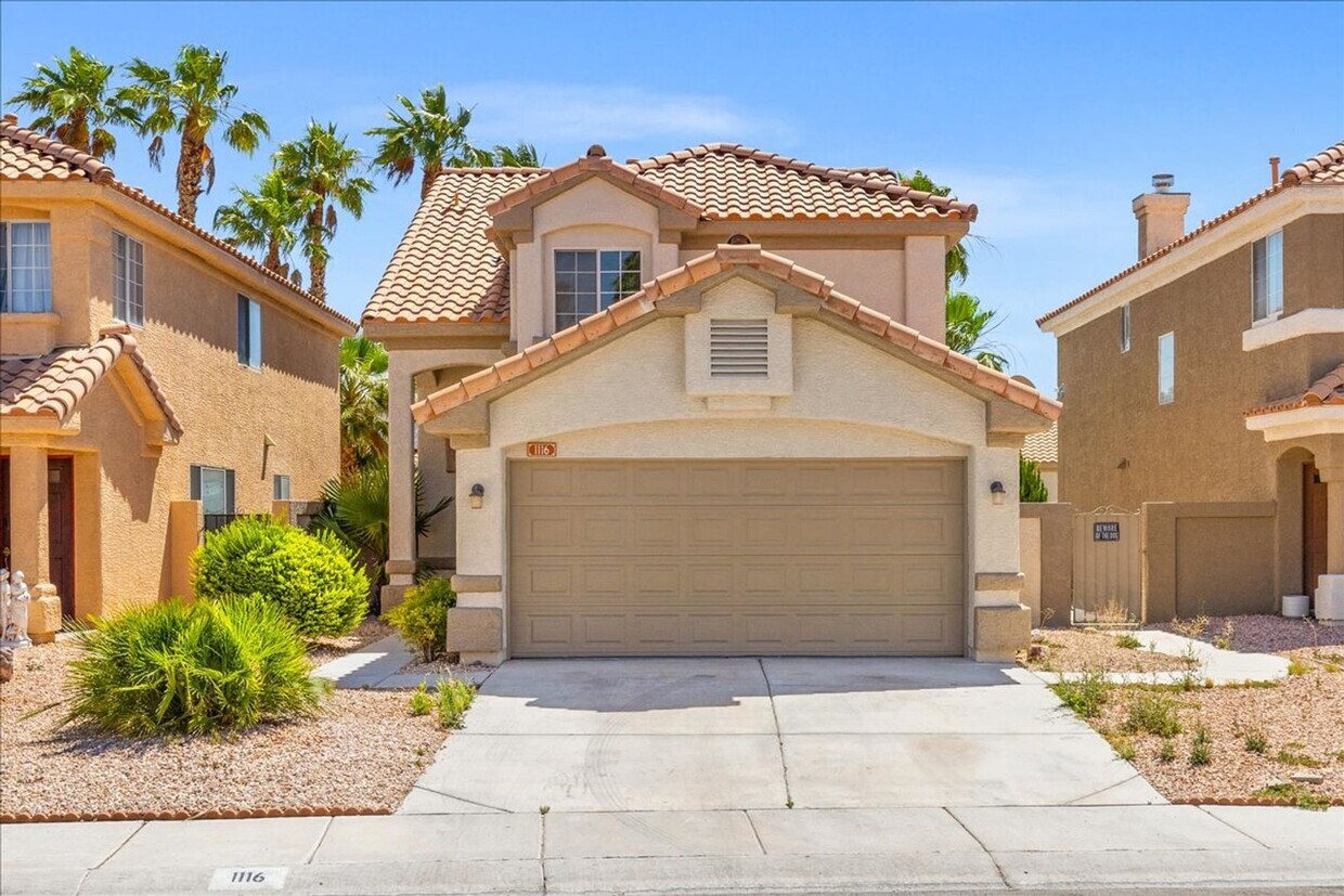 Foto principal - Completely Remodeled Modern 3 Bedroom Prop...
