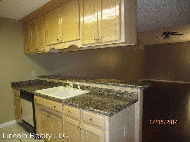 Building Photo - 4065 Northlake Dr