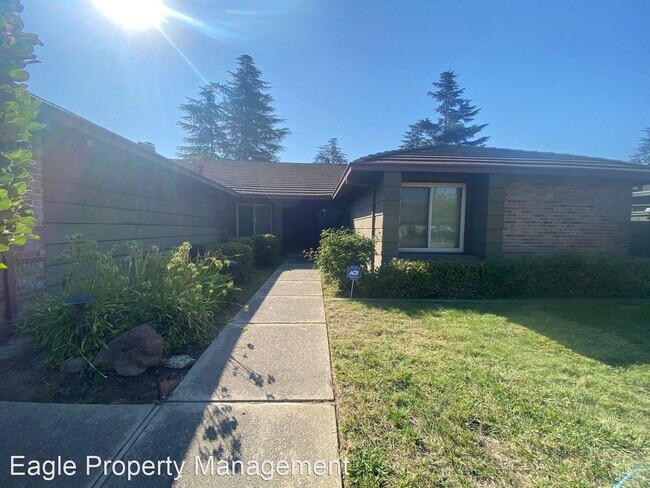 Building Photo - 3 br, 2 bath House - 2442 Meadow Lake Dr