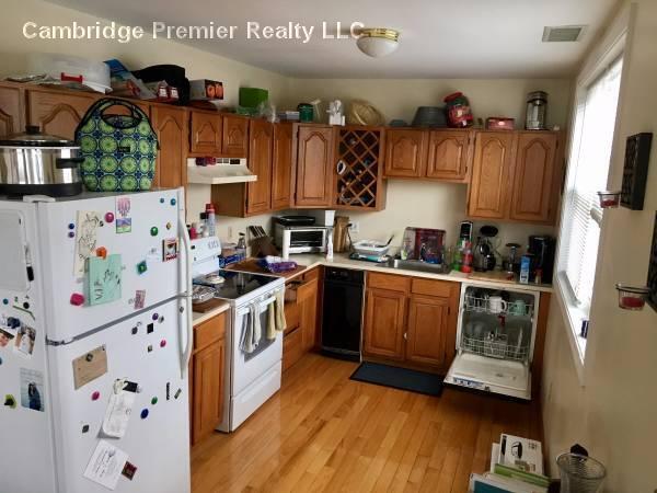 Building Photo - 154 Cedar St