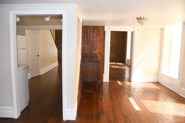 Building Photo - 2118 Strand St