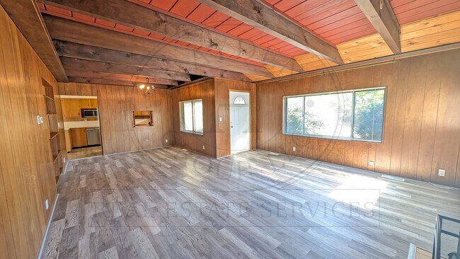 Foto del edificio - 13235 NW Pumpkin Ridge Rd