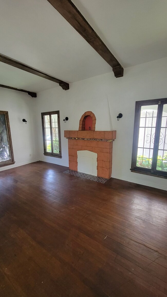 Sala principal - 5825 Harold Way