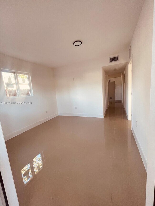 Building Photo - 931 Opa Locka Blvd
