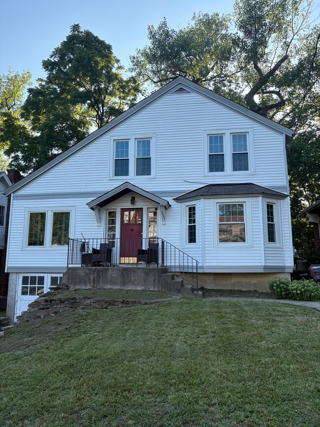 Building Photo - 2927 Debreck Ave