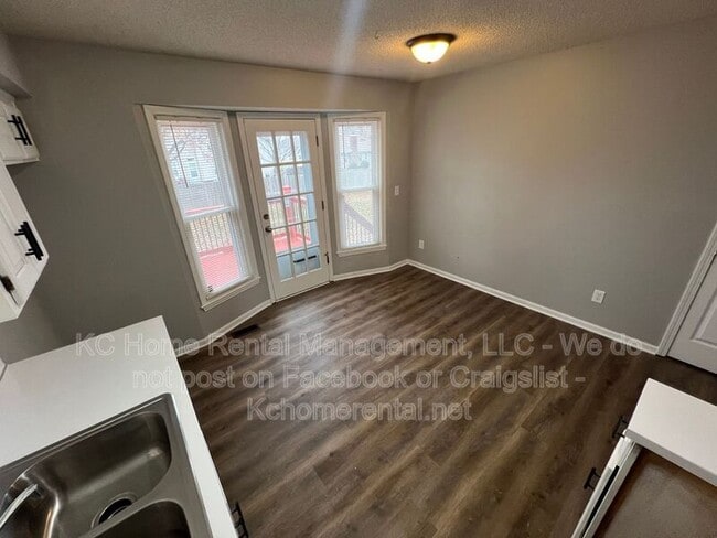 Building Photo - 1416 SE 7th Pl