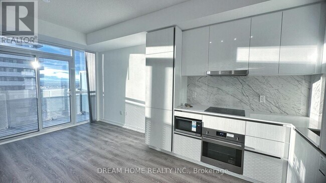 Photo du bâtiment - 8 Interchange Wy