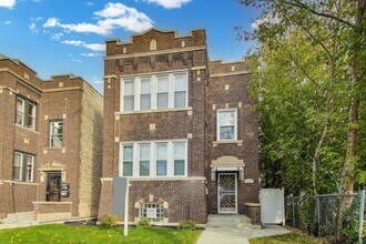 Building Photo - 1337 S Austin Blvd