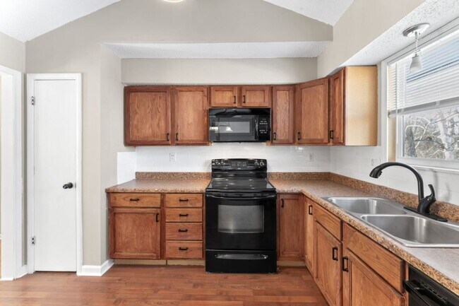 Foto del edificio - Plan Ahead – Spring Availability