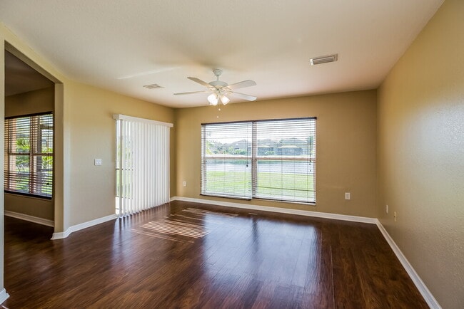 Foto del edificio - 7032 Chatum Light Run