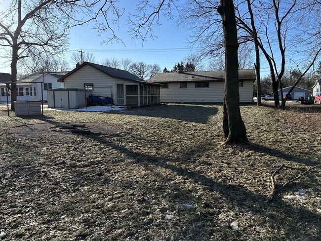 Building Photo - 136 Elmwood Ln