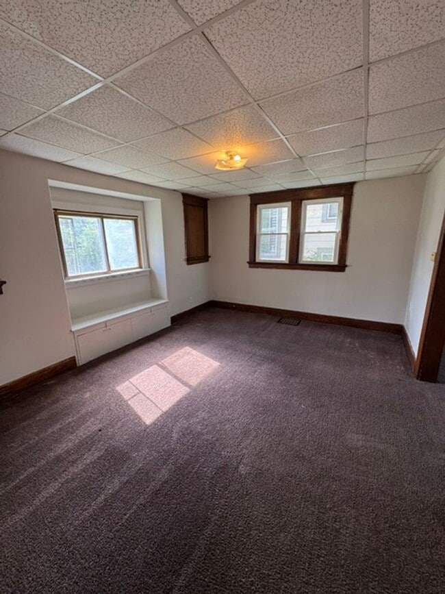 Building Photo - 2817 Central Dr