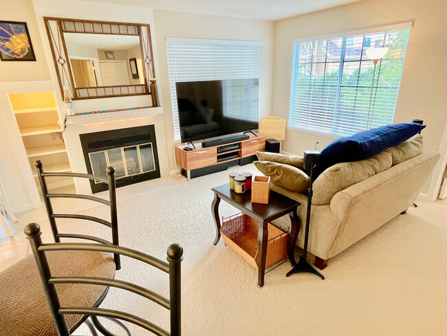 Building Photo - 4815 White Rock Cir