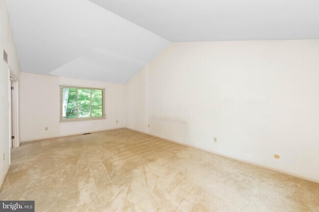 Building Photo - 11 Acorn Hill Dr