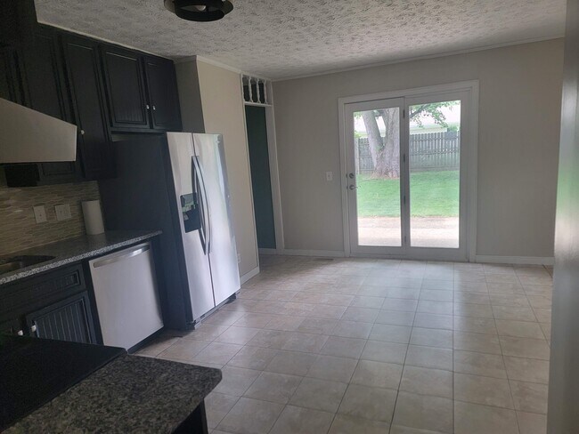 Foto del edificio - 1583 Roxbury Dr