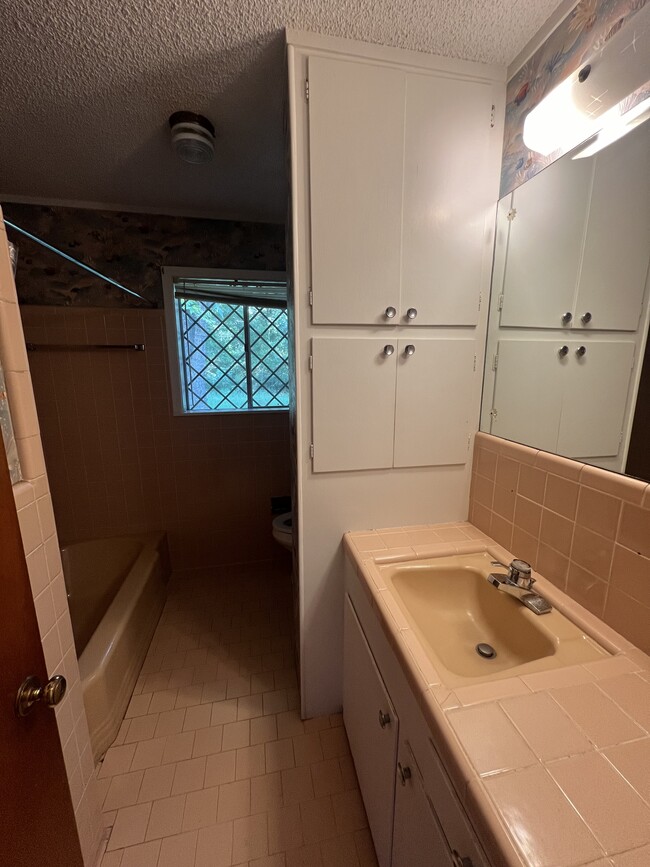Foto del edificio - 1030 Louise Ln
