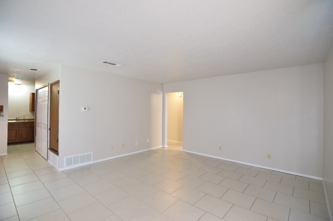 Foto del edificio - 2207 Creekwood Dr