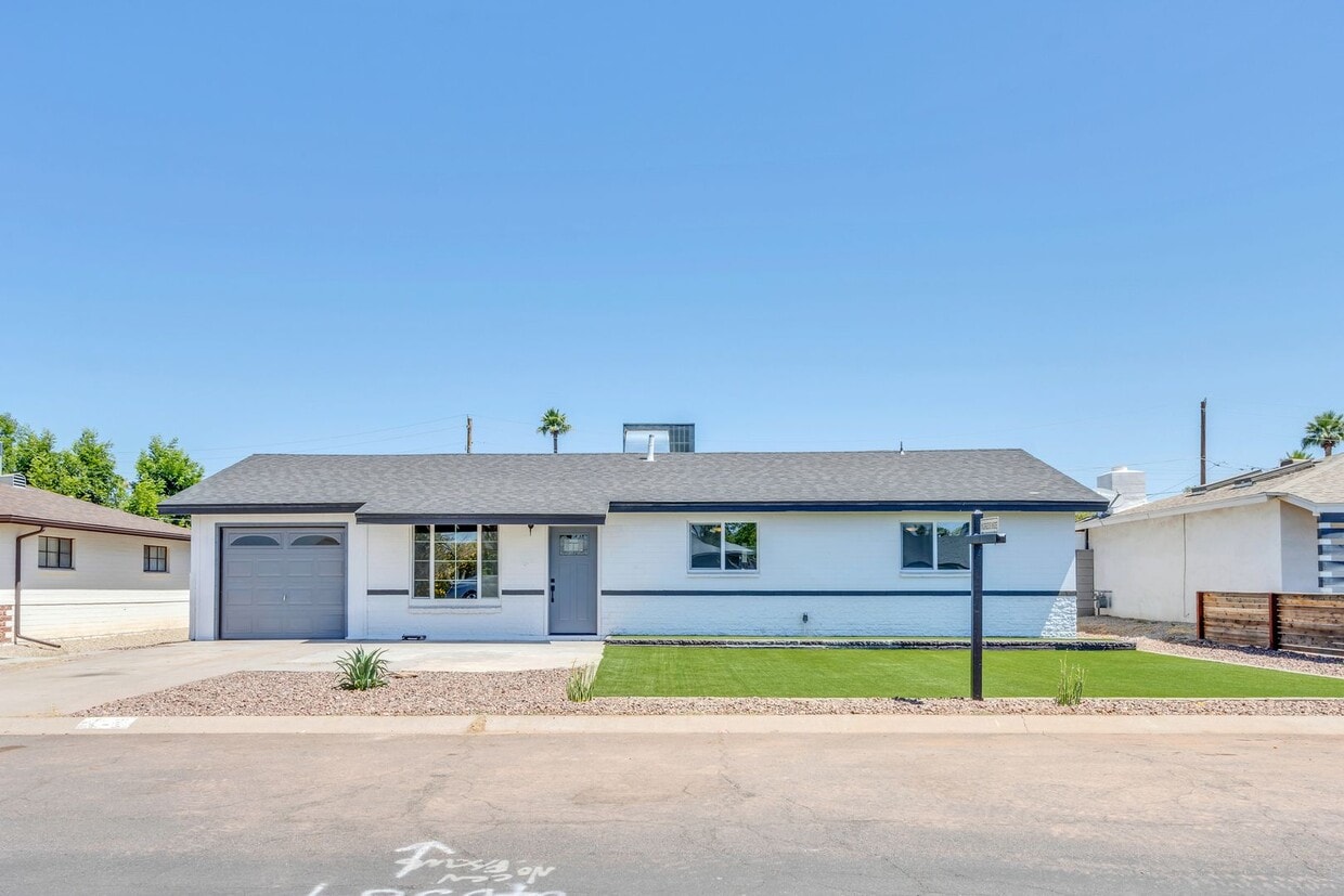 Primary Photo - Stunning 3 bedroom 2 bathroom home in Arca...