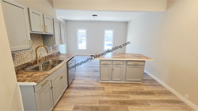 Building Photo - 1032 Raspberry St