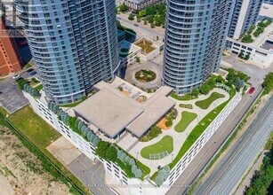 Building Photo - 125 Village Green Square