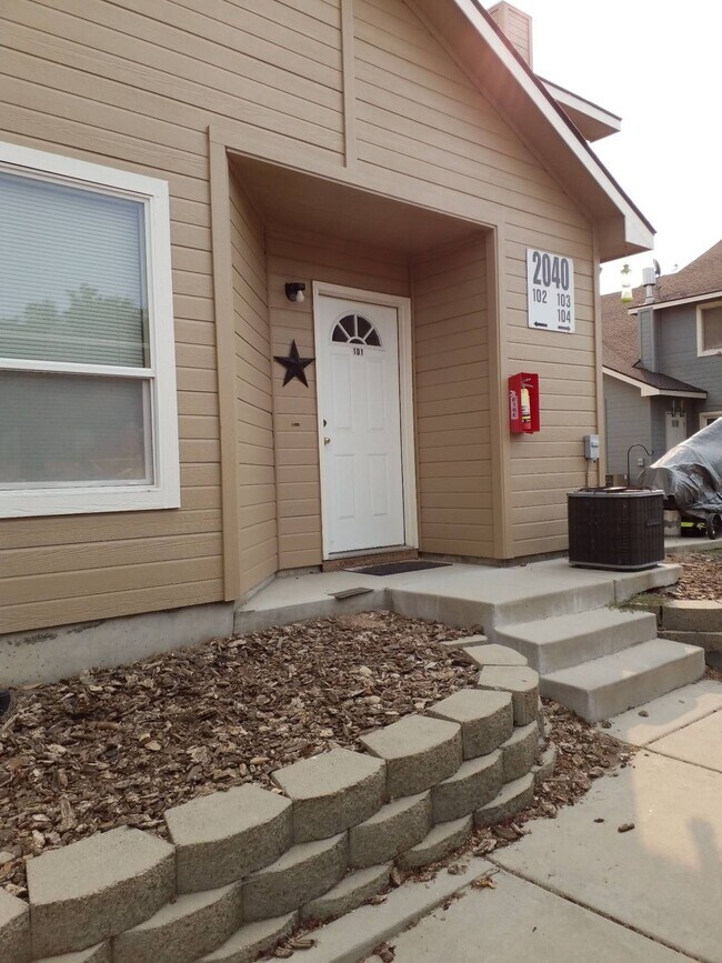 Building Photo - 2040 Lexis Ln